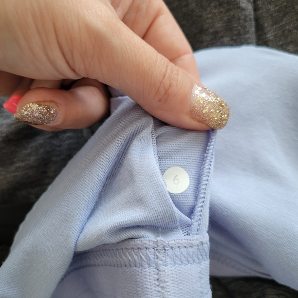 Lululemon tank size 6 - Picture 3 of 4